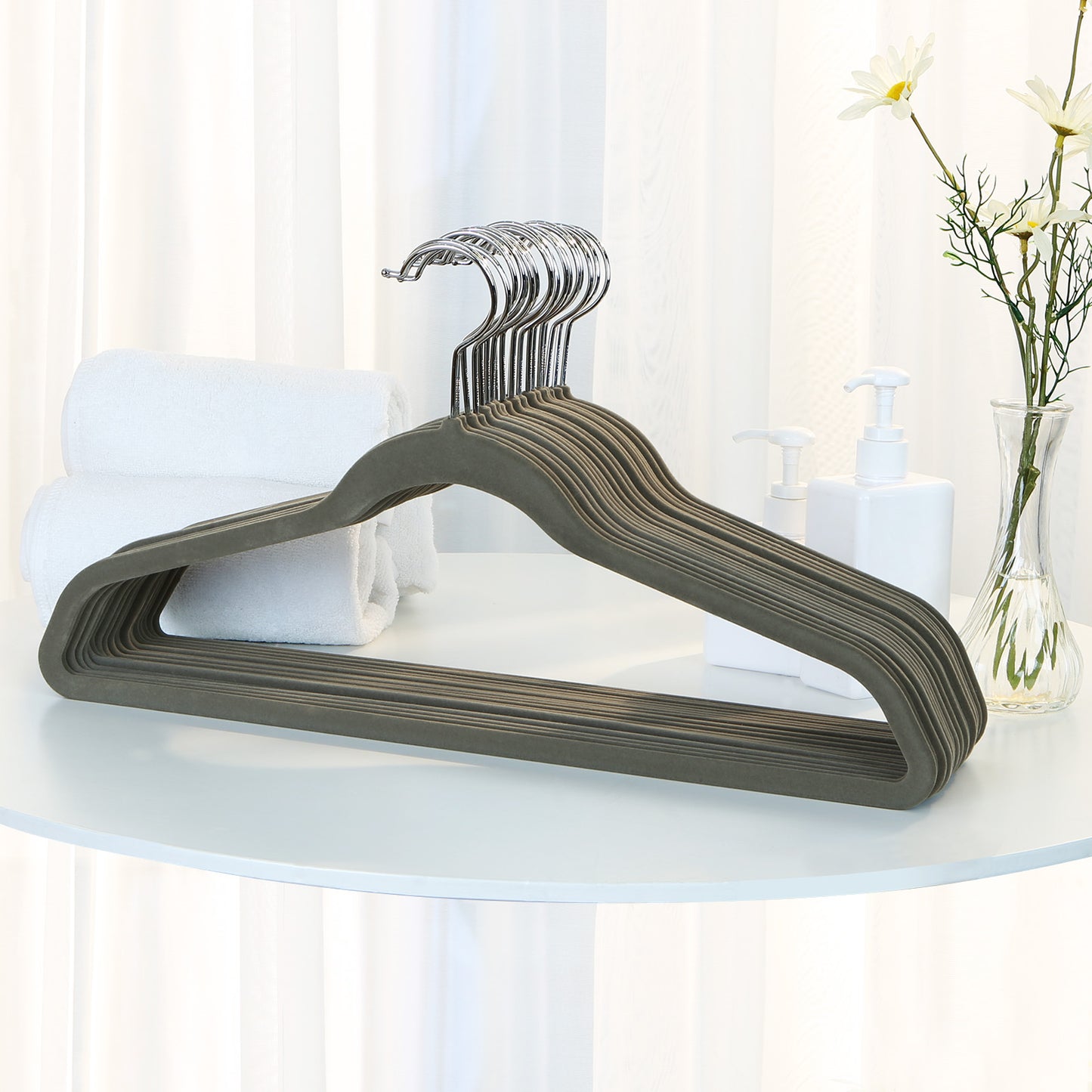SONGMICS 50 Pack Clothes Hangers Plastic Coat Hangers Non-Slip 360¡ã Swivel Hook Space-Saving Light Gray and Dark Gray
